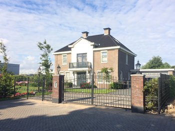 Prefab-poort geplaatst in Honselersdijk