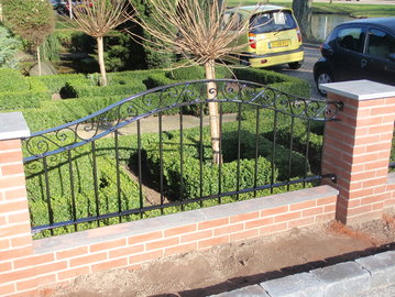 Hekwerk en autopoort Gerbera geplaatst in Sliedrecht