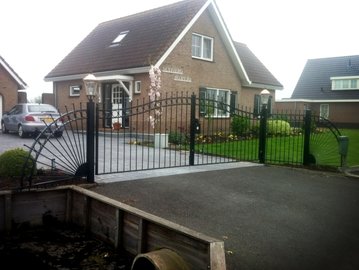 Autopoort geplaatst in Stolwijk